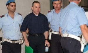 Don Luciano Massaferro esce dal tribunale H100719175110 313 U150285319530V5G 280x261 U1801311316202zBE 190x125 300x200 1