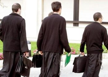 video porno preti ricattati corbetta vigevano