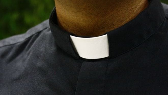 prete Sacerdote pixabay 2017 thumb660x453