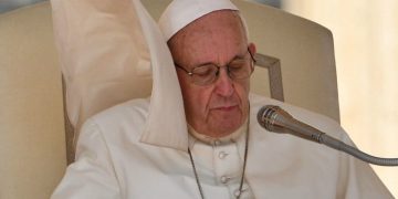 Papa Francesco 990x403 1