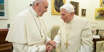 1545476895 bergoglio ratzinger
