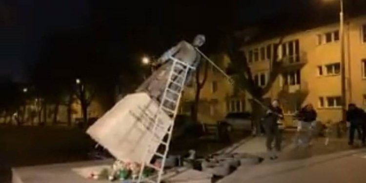 1550774492 statua danzica