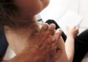 bambina stuprata nel condominio di casa trovate tra le scale sanguinante internapoli 2167327