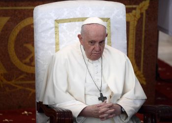 papa francesco prega afp