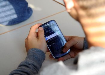 cellulare a scuola lapresse